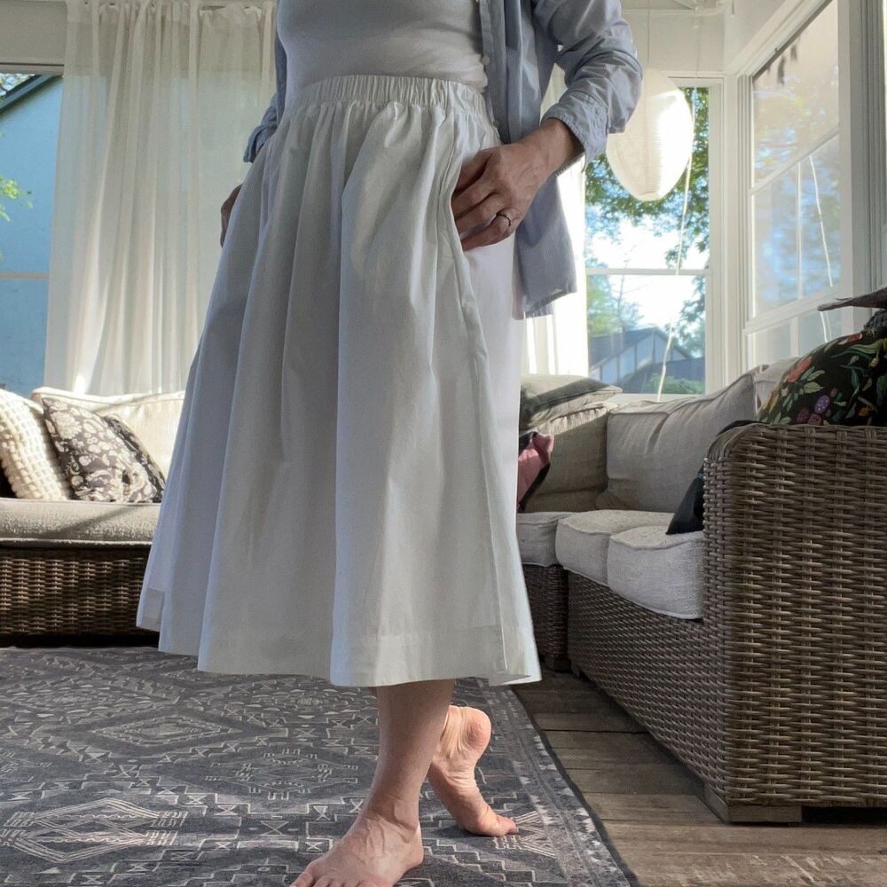 Classic White Midi Skirt with Pockets Size Medium Petite